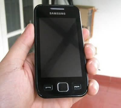 Smartphone Samsung 5250: kvalita a dostupnosť v jednom zariadení