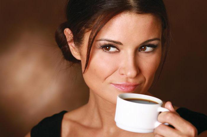 instantná káva zvyšuje alebo znižuje tlak
